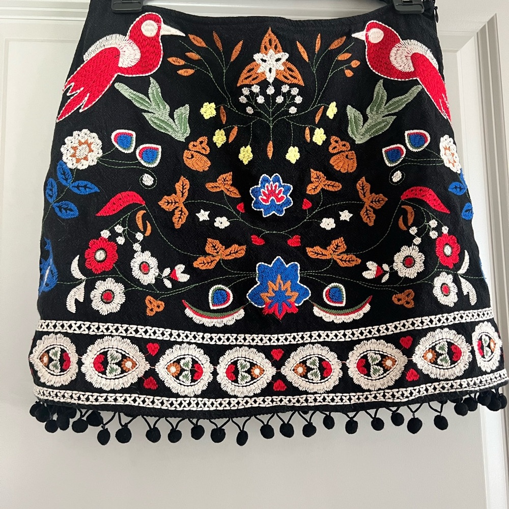 Embroiled pompom mini skirt
